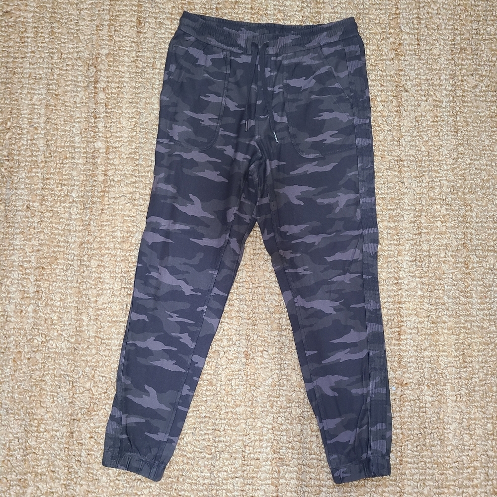 Athleta Green Camo Print Farallon Jogger 6